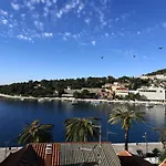 Hvar Out דירה *