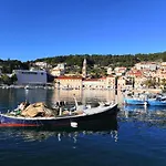 Hvar Out דירה *