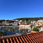 Hvar Out