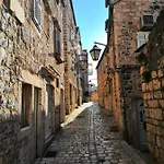 Hvar Out *