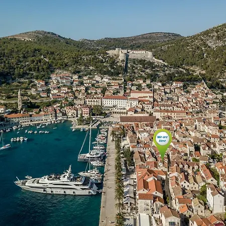 Hvar Out דירה *