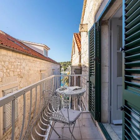Hvar Out Apartament