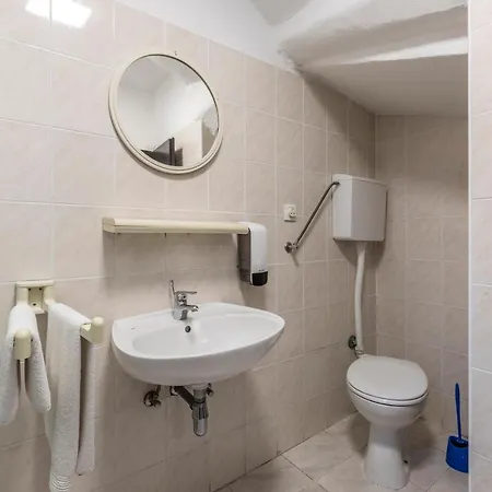 Hvar Out Apartamento *